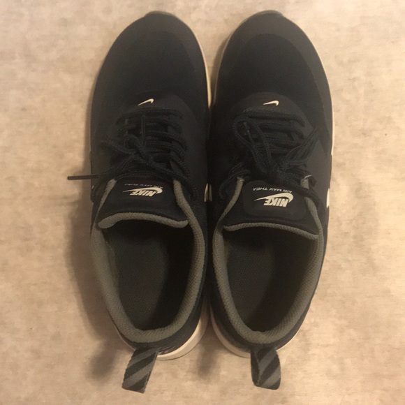 Navy blue Nike’s - Picture 2 of 6